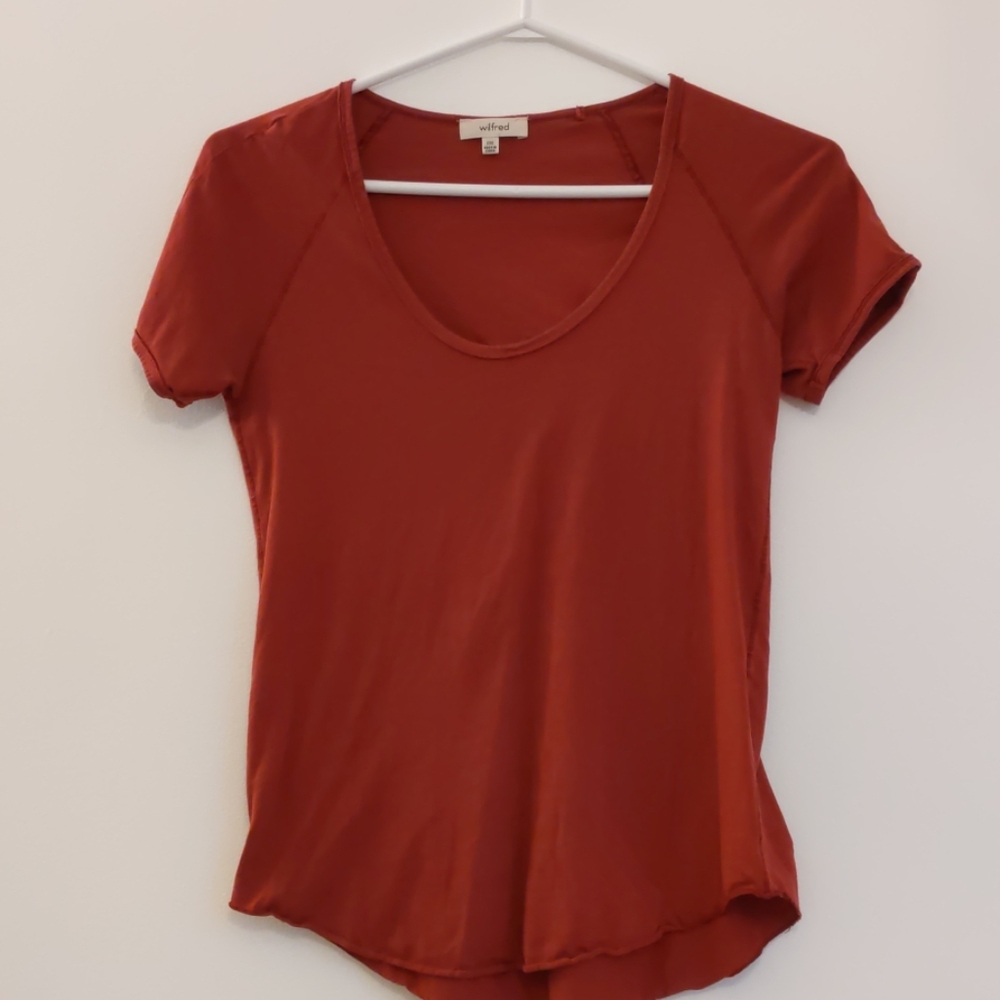 Tomato/wine coloured tee